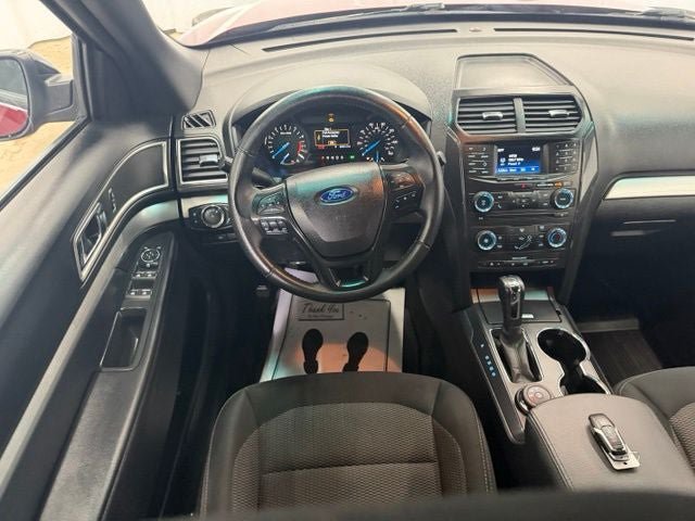 Used 2017 Ford Explorer XLT w/ Class II Trailer Tow Package AWD/4WD image 12