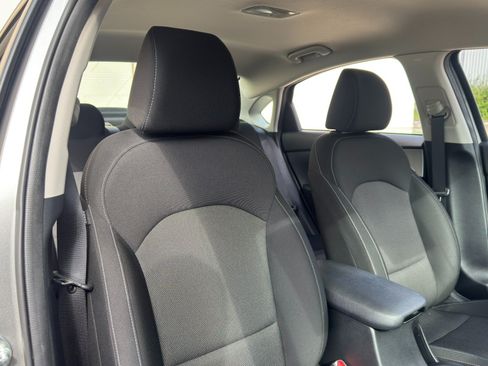Used 2022 Kia Forte LXS FWD image 29