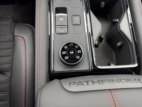 New 2026 Nissan Pathfinder SV image 31