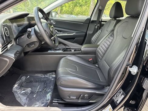 Certified 2023 Hyundai Elantra Limited FWD image 9