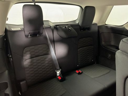 Used 2025 Nissan Pathfinder SV image 10