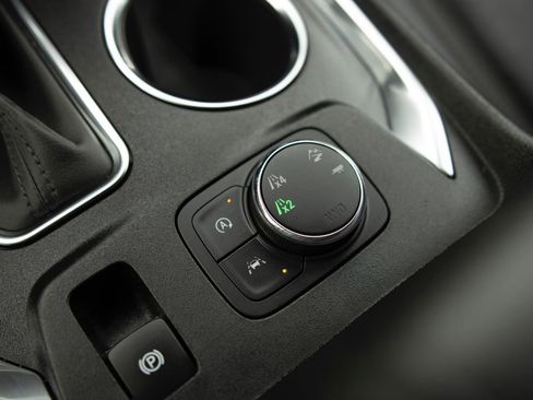 Used 2024 Chevrolet Traverse High Country image 11