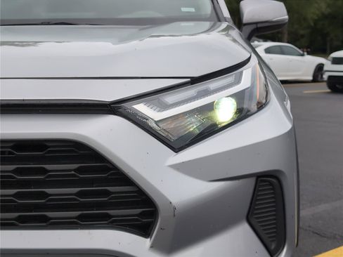 Used 2024 Toyota RAV4 XLE FWD image 12
