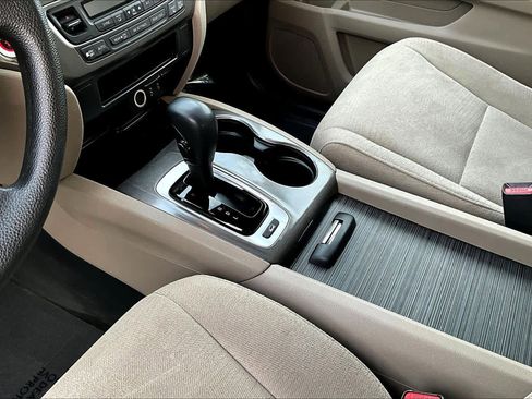 Used 2017 Honda Pilot EX image 16