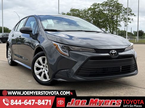 Used 2026 Toyota Corolla LE image 2