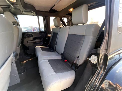 Used 2010 Jeep Wrangler Unlimited Sahara image 21