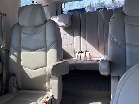 Used 2017 Cadillac Escalade Luxury image 10