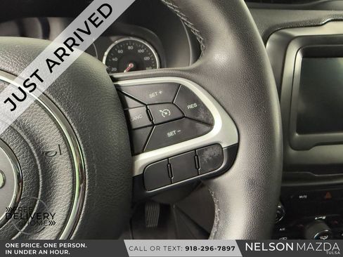 Used 2019 Jeep Renegade Latitude AWD/4WD image 23