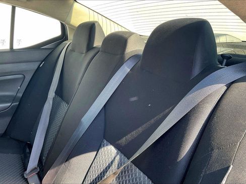 Certified 2022 Nissan Versa S FWD image 5