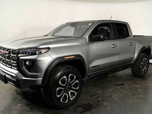 Used 2025 GMC Canyon AT4 w/ Nightfall Edition AWD/4WD image 3