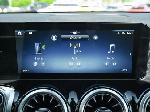 Used 2025 Mercedes-Benz GLB 250 image 14