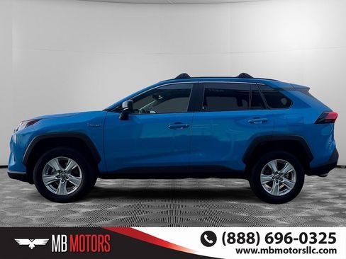 Used 2021 Toyota RAV4 LE image 8