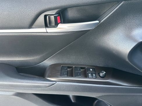 Used 2023 Toyota Camry SE FWD image 11