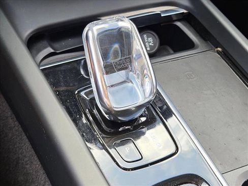 Used 2022 Volvo XC60 B5 Inscription w/ Protection Package Premier FWD image 12