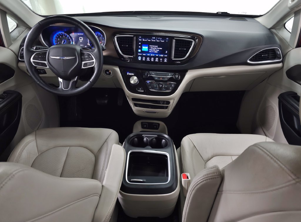 Used 2017 Chrysler Pacifica Touring-L Plus w/ Tire & Wheel Group FWD image 11