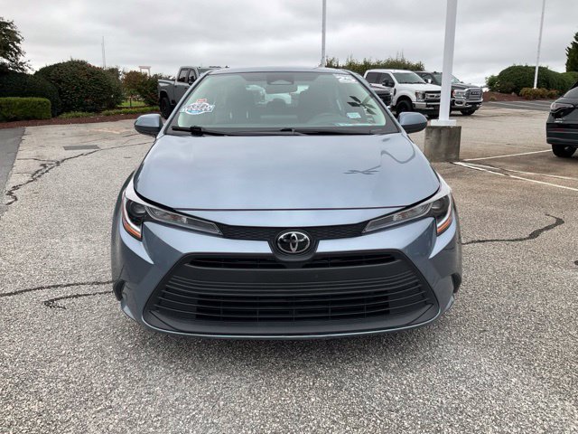 Used 2025 Toyota Corolla LE FWD image 2