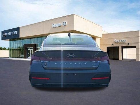Used 2025 Hyundai Elantra SEL FWD image 6