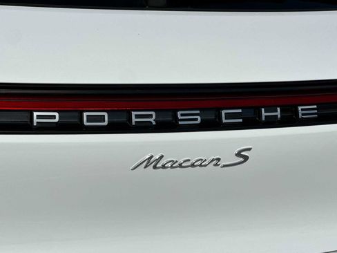 Certified 2025 Porsche Macan S image 28