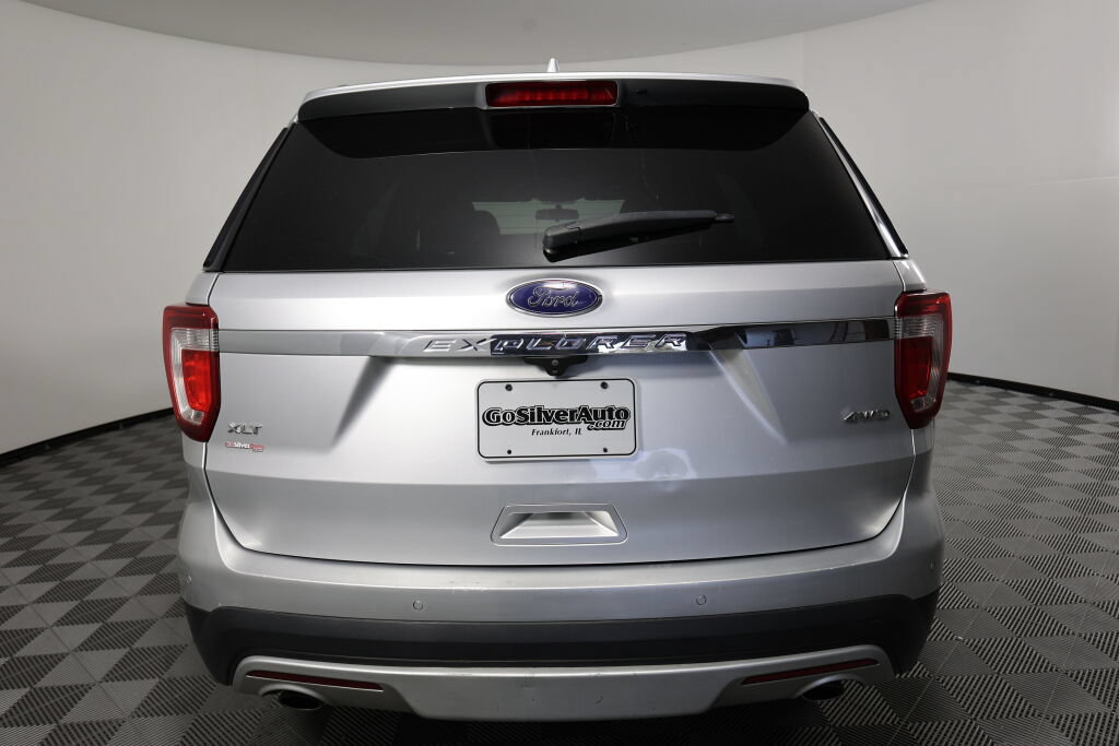 Used 2017 Ford Explorer XLT AWD/4WD image 3