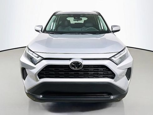 Used 2025 Toyota RAV4 XLE AWD/4WD image 2