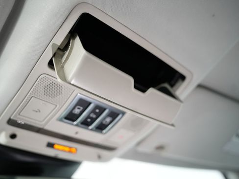 Used 2017 Land Rover Discovery HSE image 56