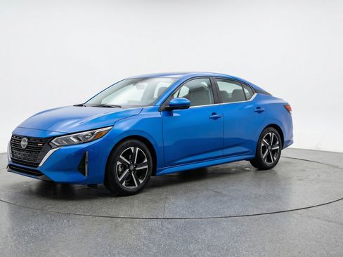 Used 2025 Nissan Sentra SV image 3