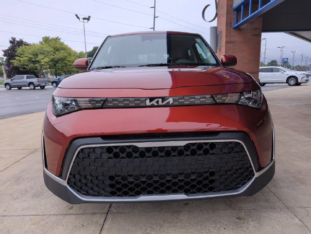 Used 2025 Kia Soul LX FWD image 9