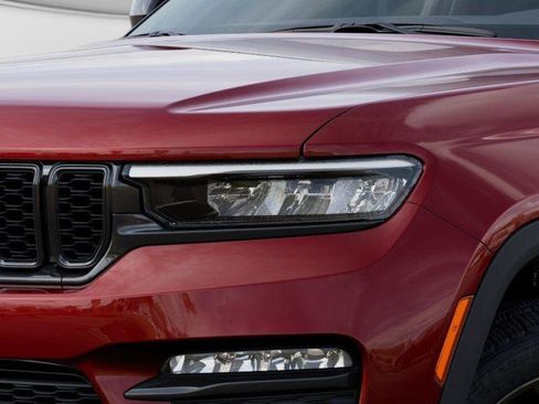 New 2025 Jeep Grand Cherokee Limited w/ MOPAR Finishing Package AWD/4WD image 10