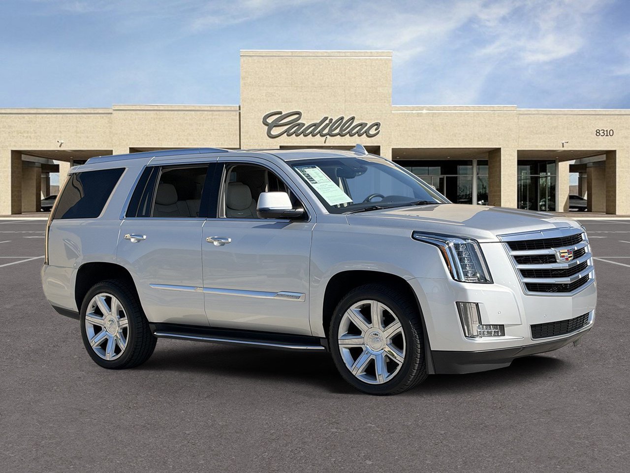 Used 2015 Cadillac Escalade Luxury RWD image 3