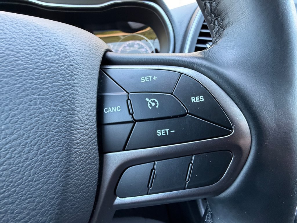 Used 2020 Jeep Cherokee Latitude w/ Cold Weather Group AWD/4WD image 24