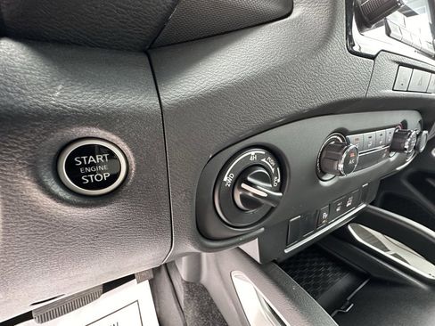 Used 2024 Nissan Frontier SV w/ Technology Package image 27