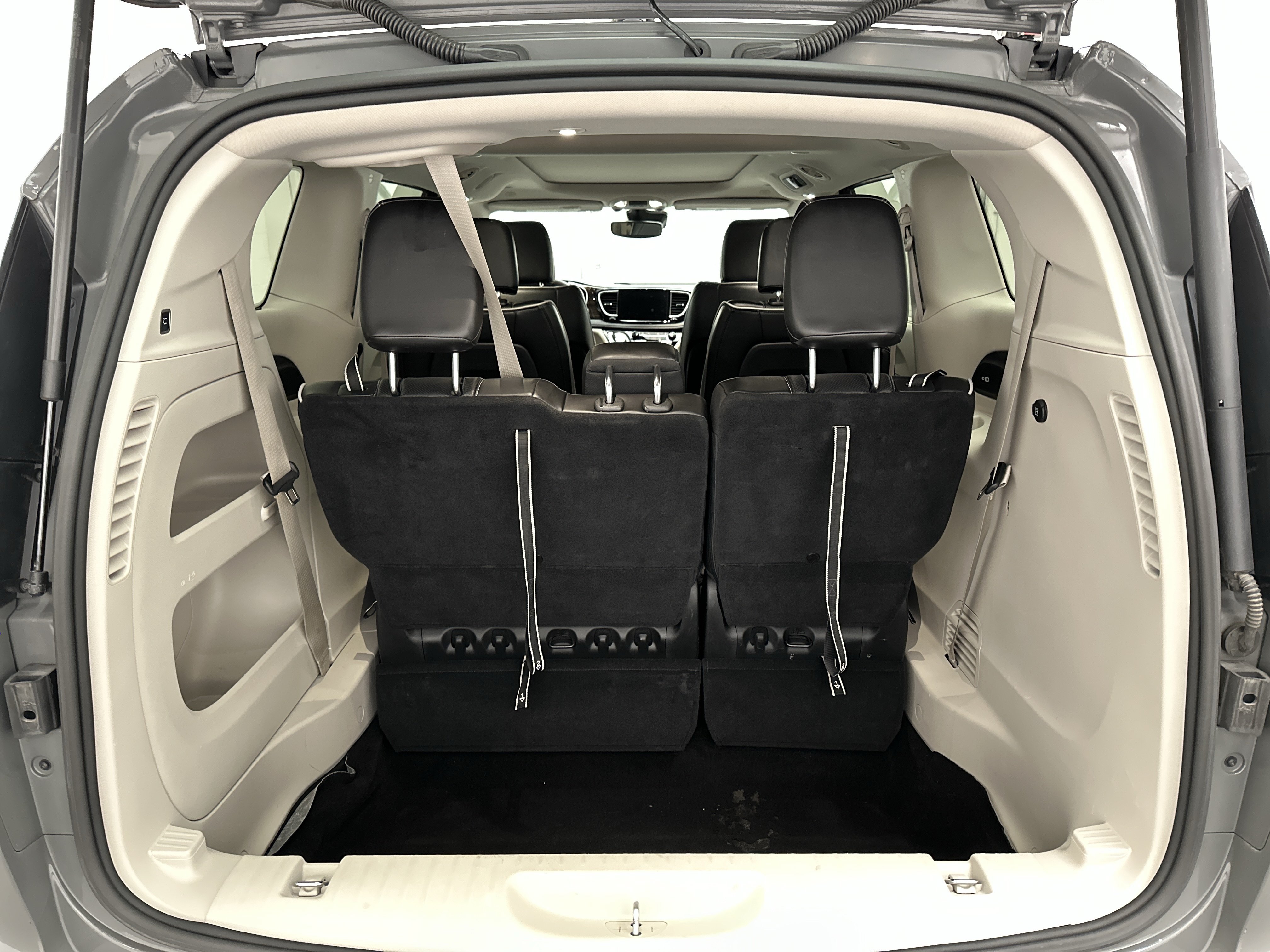 Used 2023 Chrysler Pacifica Limited FWD image 14