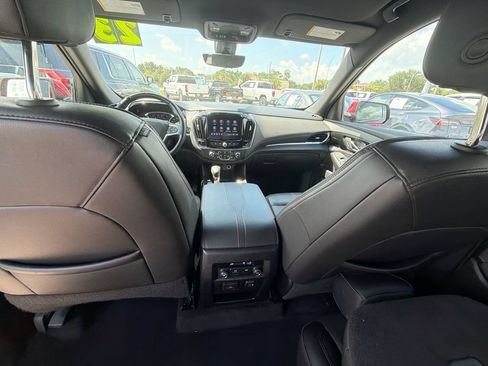 Certified 2023 Chevrolet Traverse RS FWD image 11