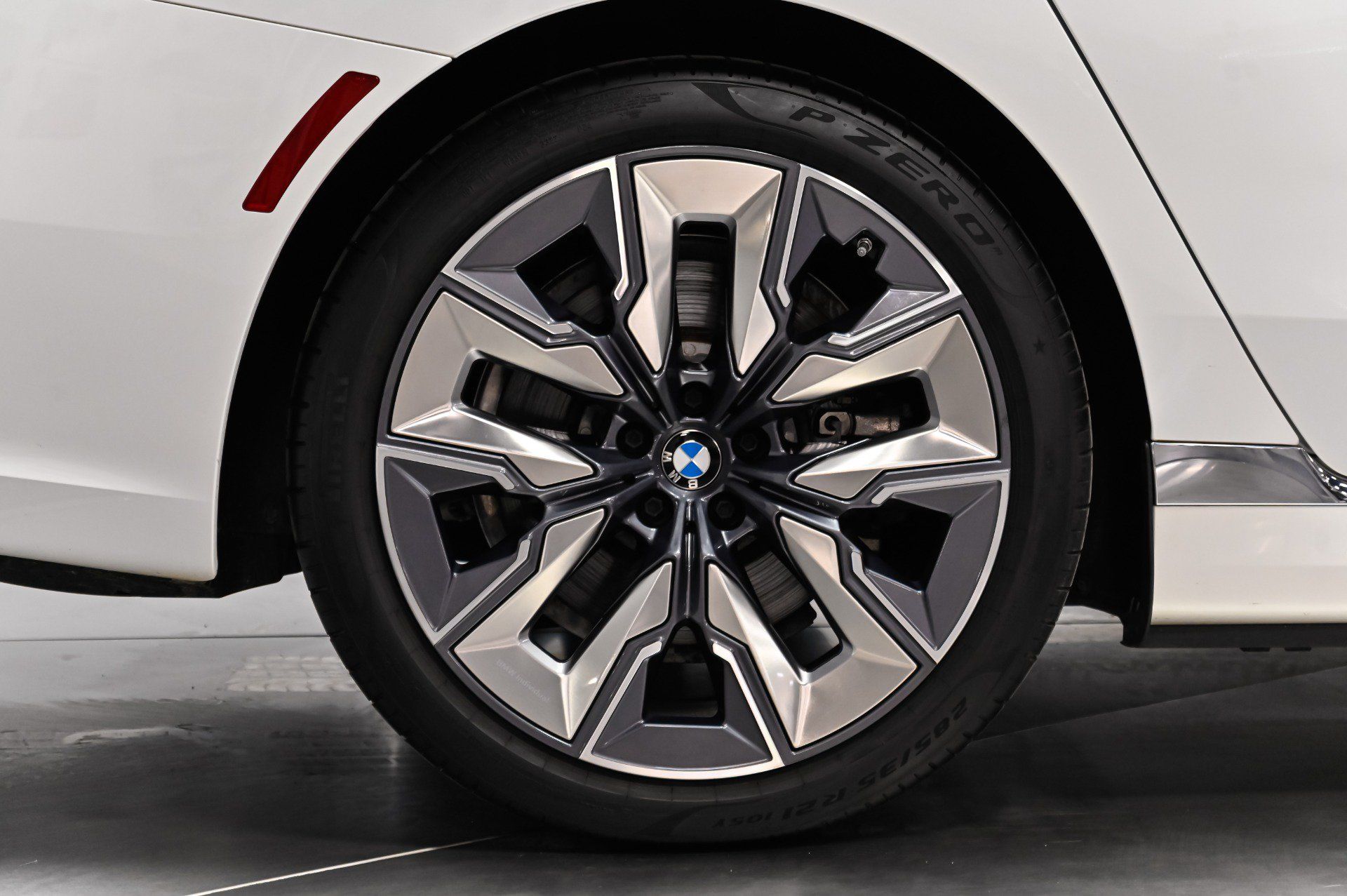 Used 2023 BMW i7 xDrive60 AWD/4WD image 20