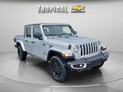 Used 2023 Jeep Gladiator Overland image 4
