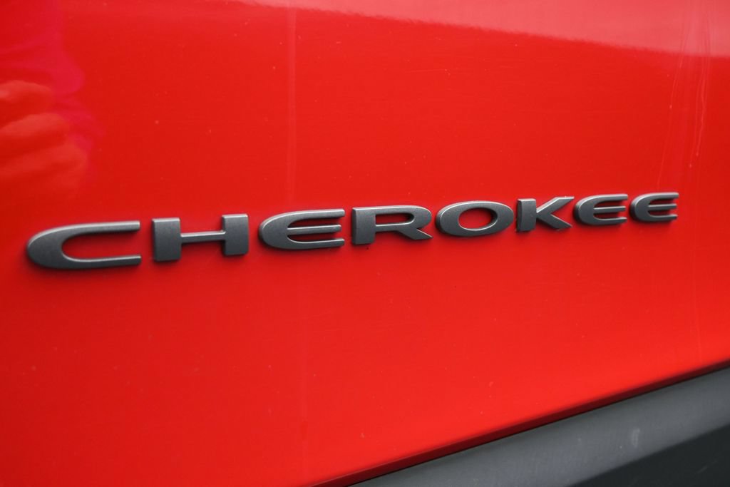 Used 2017 Jeep Cherokee Trailhawk AWD/4WD image 9