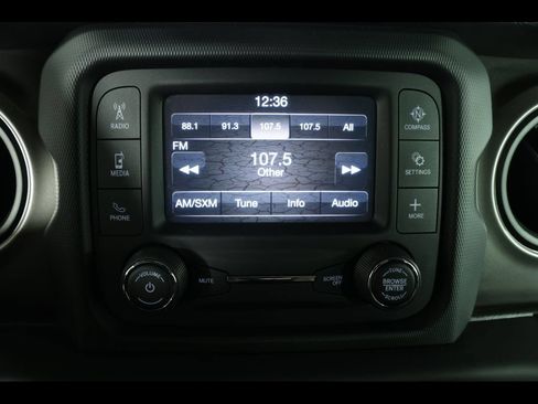 Used 2018 Jeep Wrangler Unlimited Sport S AWD/4WD image 22