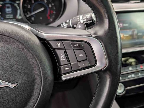 Used 2018 Jaguar F-PACE Prestige image 21