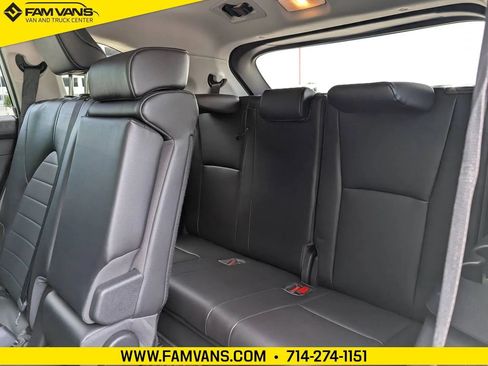 Used 2023 Toyota Highlander XLE FWD image 17