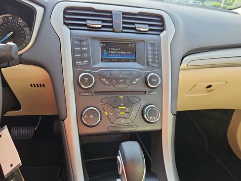 Used 2016 Ford Fusion SE FWD image 27