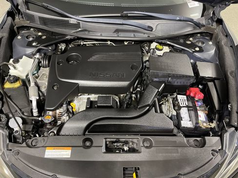 Used 2018 Nissan Altima 2.5 SR w/ SR Midnight Edition FWD image 9