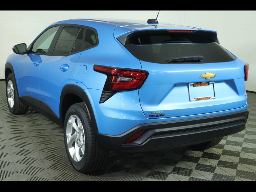 New 2026 Chevrolet Trax LS w/ LS Convenience Package FWD image 11