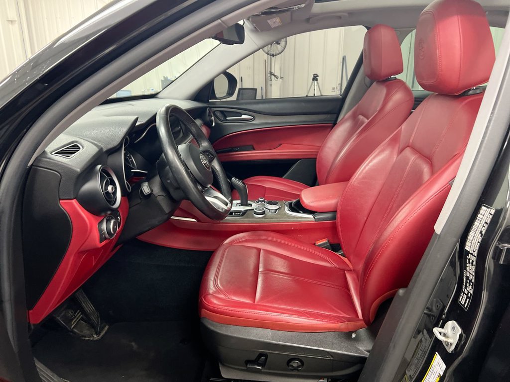 Used 2021 Alfa Romeo Stelvio Ti w/ Nero Edizione AWD/4WD image 21