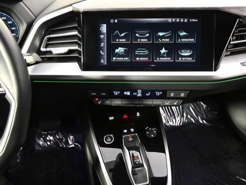 Used 2022 Audi Q4 e-tron Prestige image 27