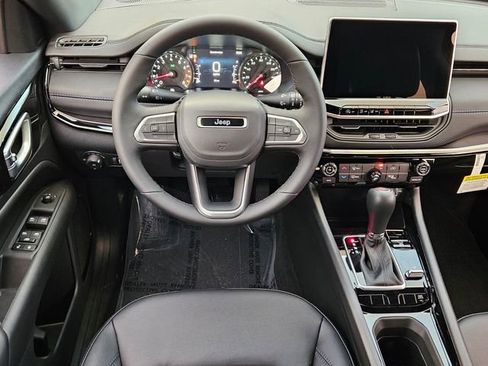 New 2026 Jeep Compass Latitude image 8