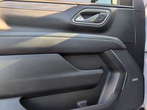 Used 2023 GMC Yukon SLT w/ SLT Premium Package image 20