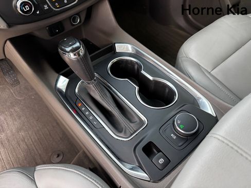 Used 2020 Chevrolet Traverse LT image 24