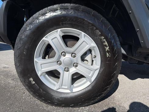 Used 2019 Jeep Wrangler Unlimited Sport S AWD/4WD image 14