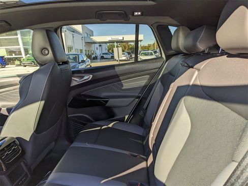 Used 2023 Volkswagen ID.4 Pro S image 8