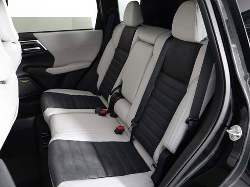 New 2025 Mitsubishi Outlander SE image 34